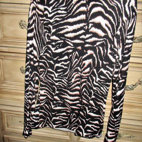 Turtle Neck - Picture 3 of 3